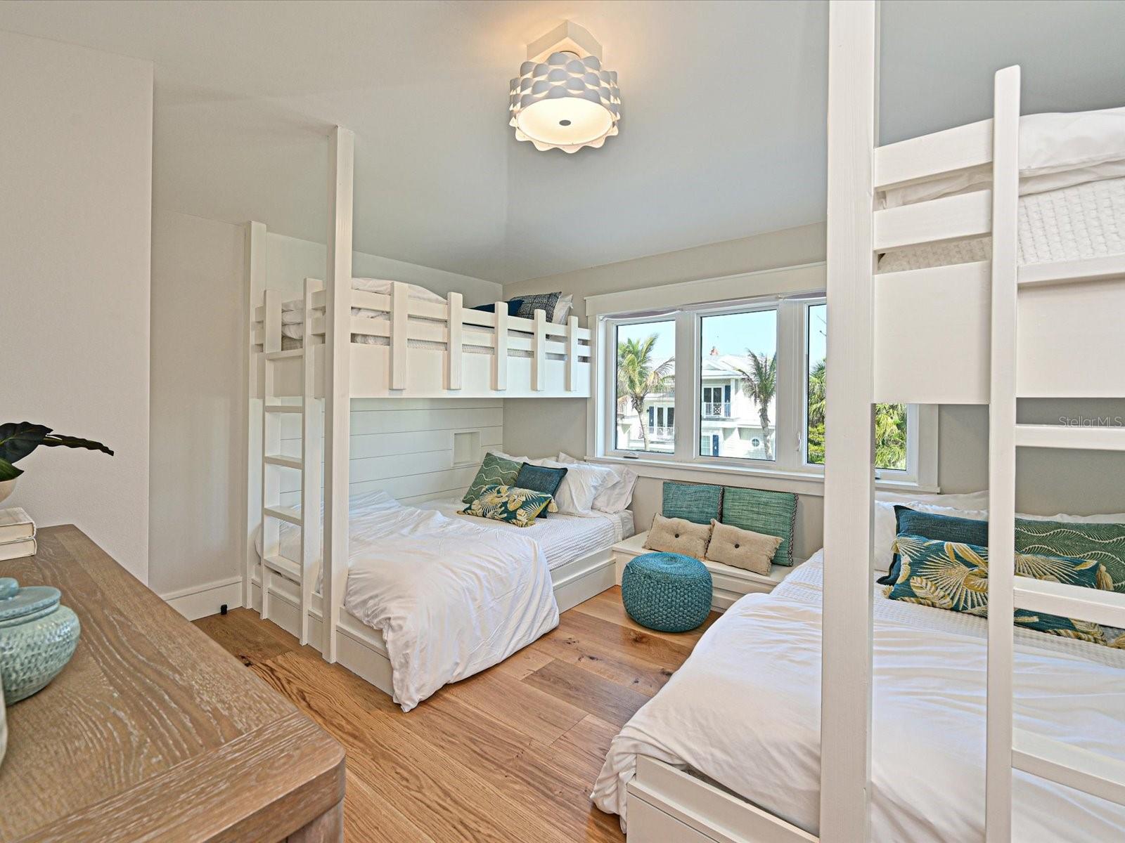 HOLMES BEACH 11TH UNIT - Residential