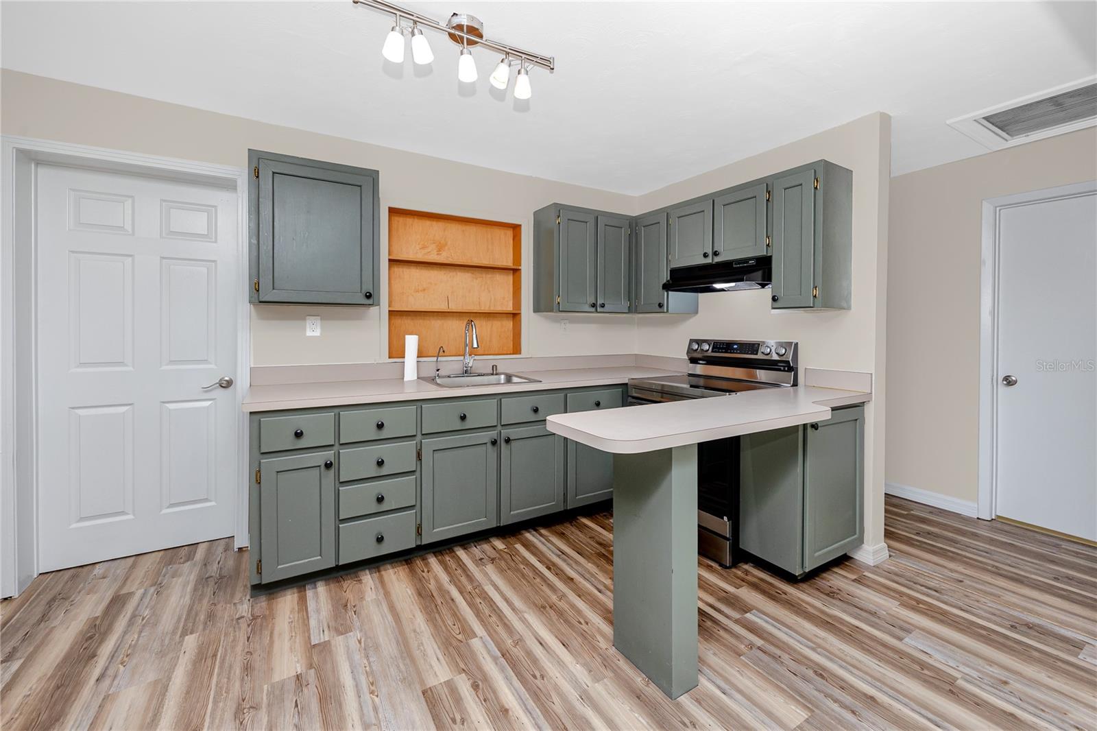 TEMPLE TERRACE ESTATES - Residential