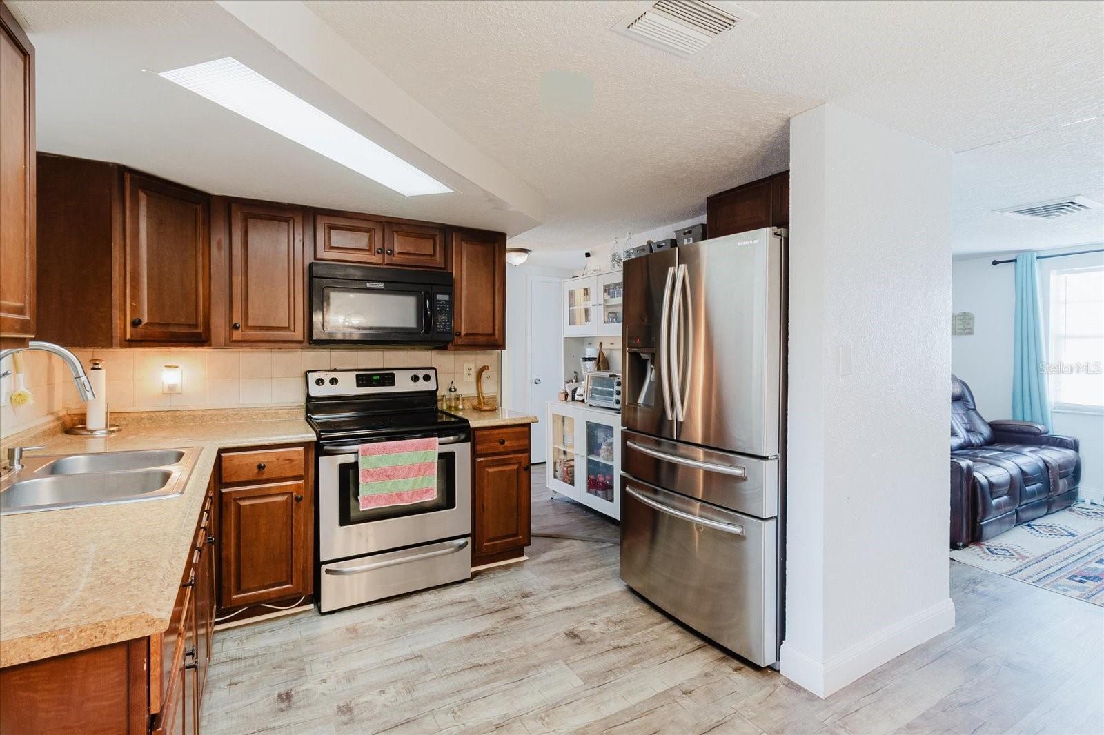 THE LAKES - Residential