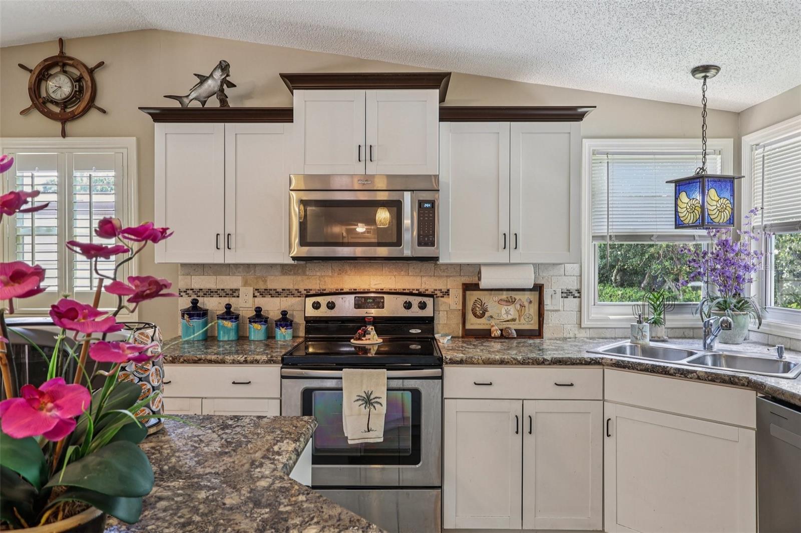 LADY LAKE ORANGE BLOSSOM GARDENS UNIT 08 - Residential