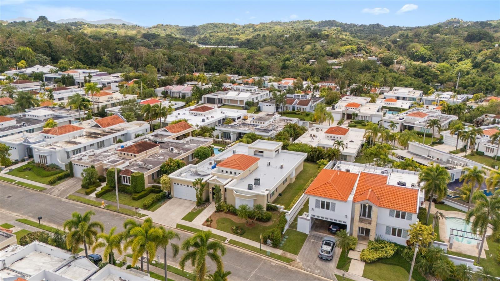 LOS PASEOS, CUPEY - Residential