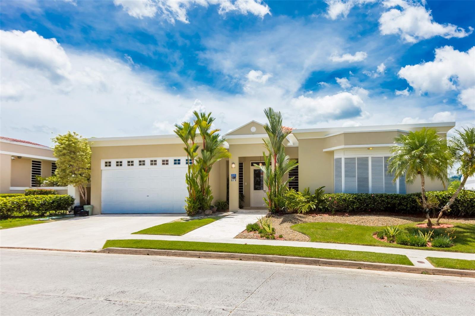LOS PASEOS, CUPEY - Residential