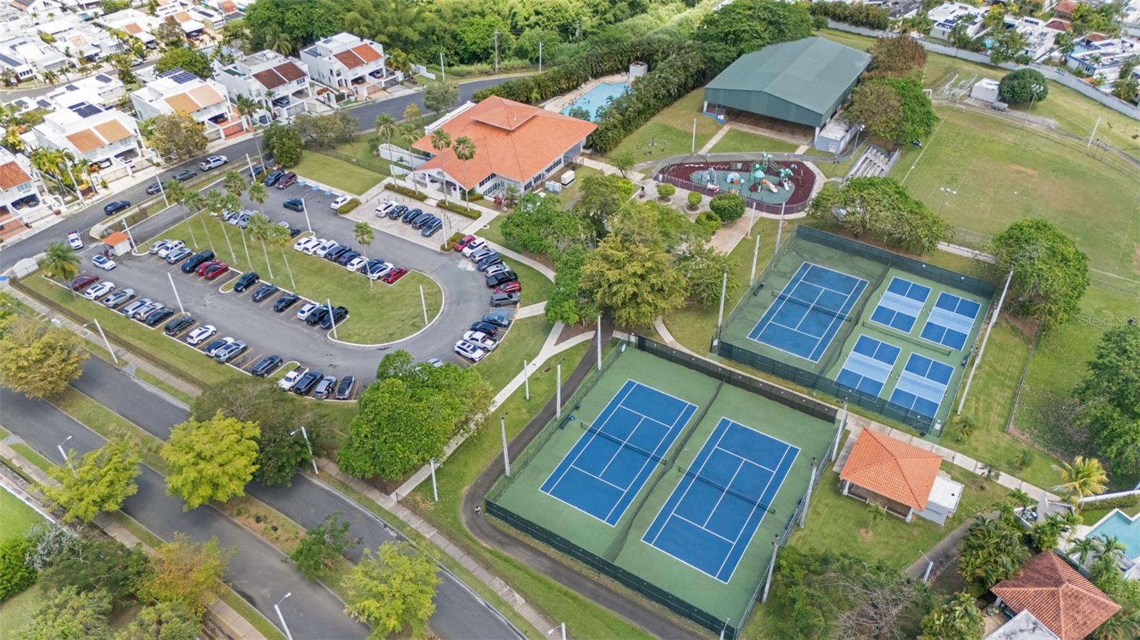 LOS PASEOS, CUPEY - Residential