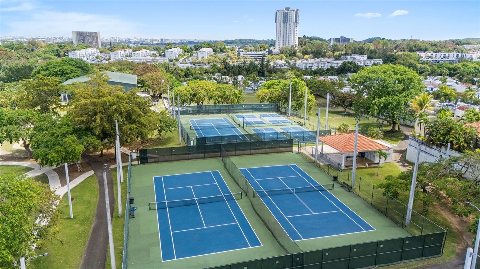 LOS PASEOS, CUPEY - Residential