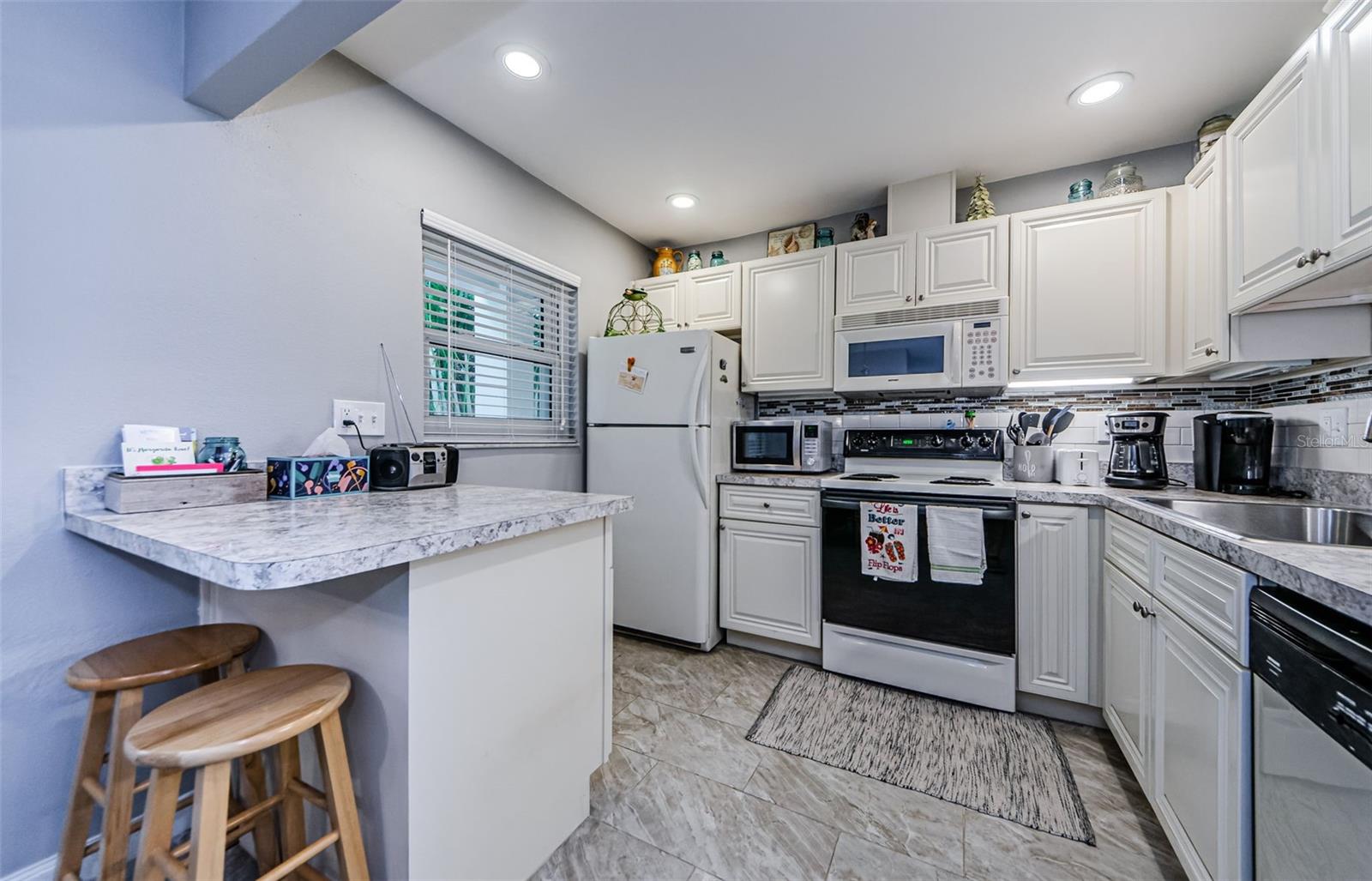 MEDITERRANEAN MANORS - Residential Lease