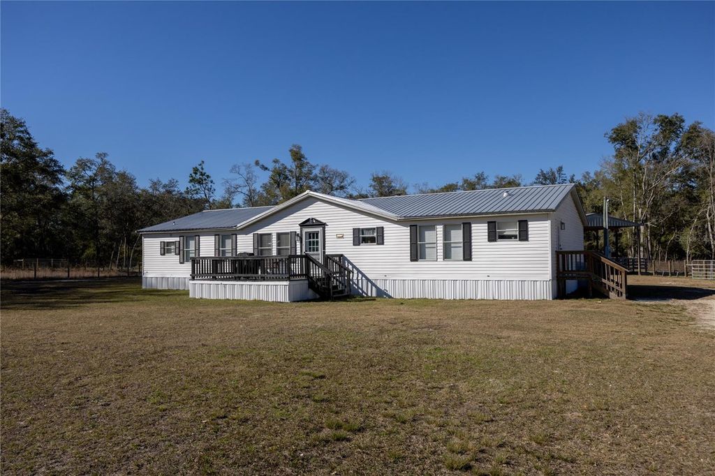 Photo of 847 SW Applewood Glen, Fort White, FL 32038 (MLS # GC536924)