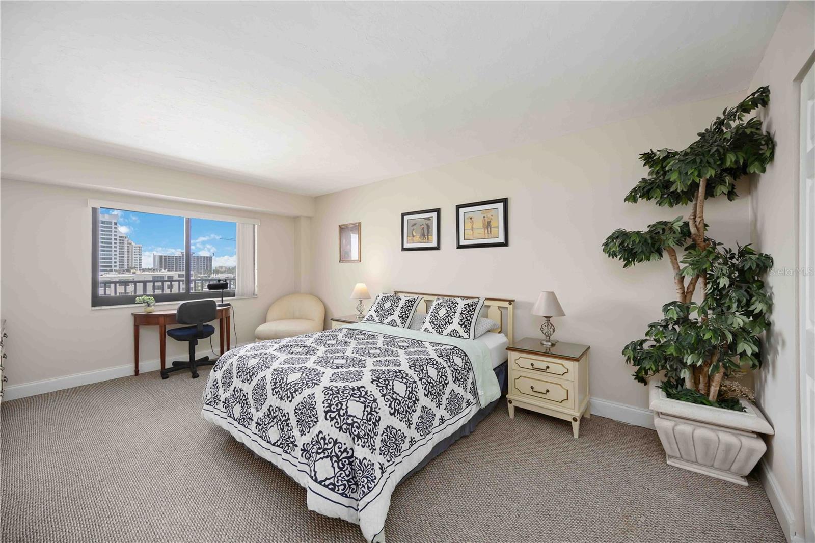 SUNSET TOWER - Residential