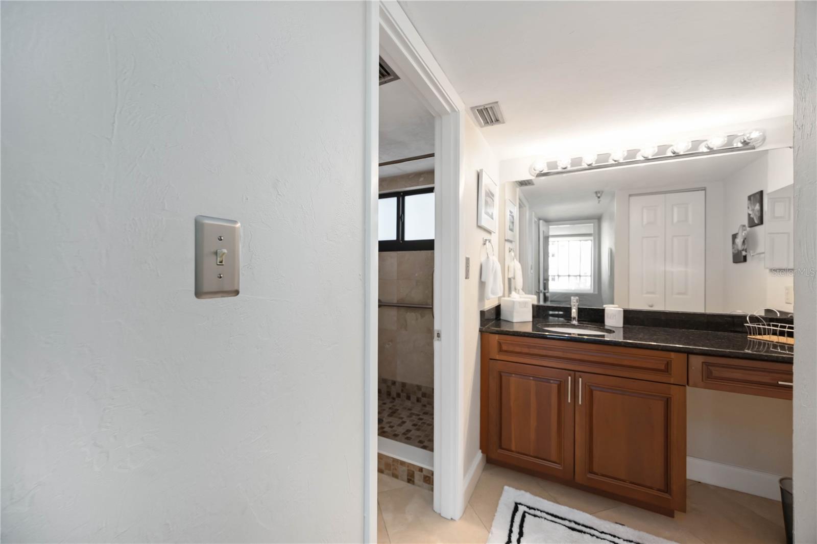 SUNSET TOWER - Residential