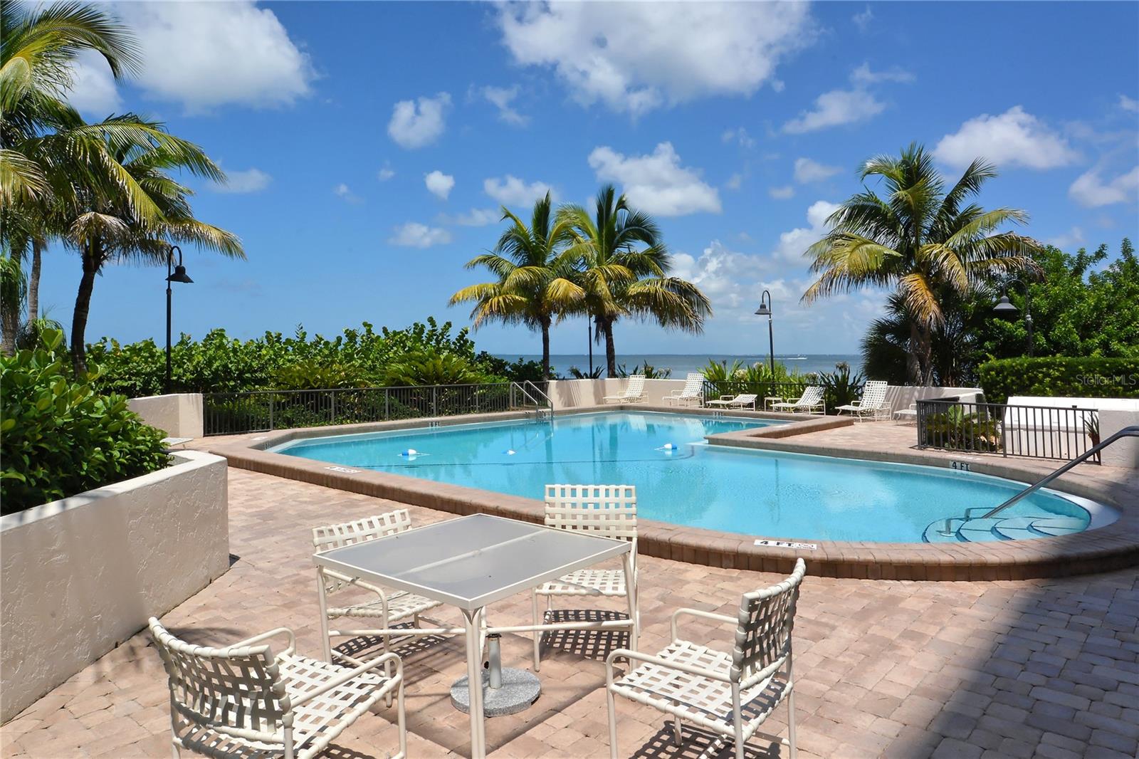 SUNSET TOWER - Residential