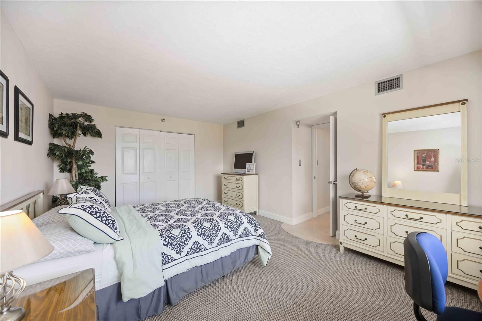 SUNSET TOWER - Residential