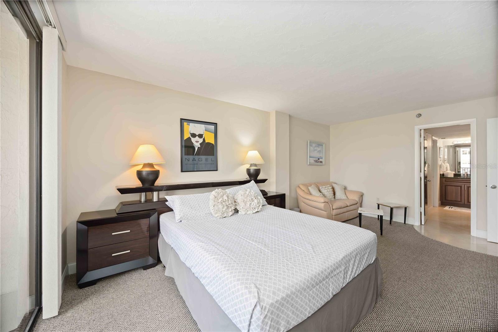 SUNSET TOWER - Residential