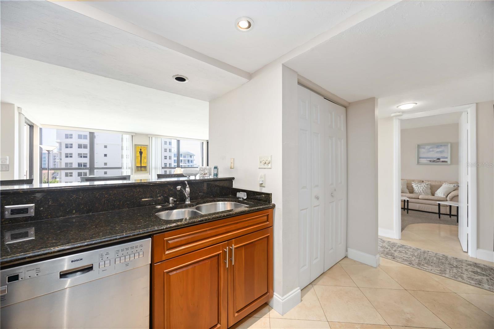 SUNSET TOWER - Residential