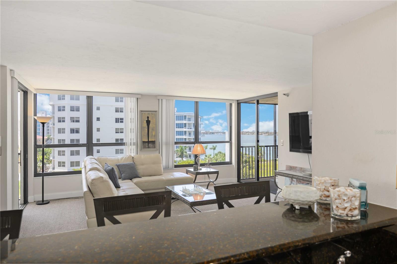 SUNSET TOWER - Residential