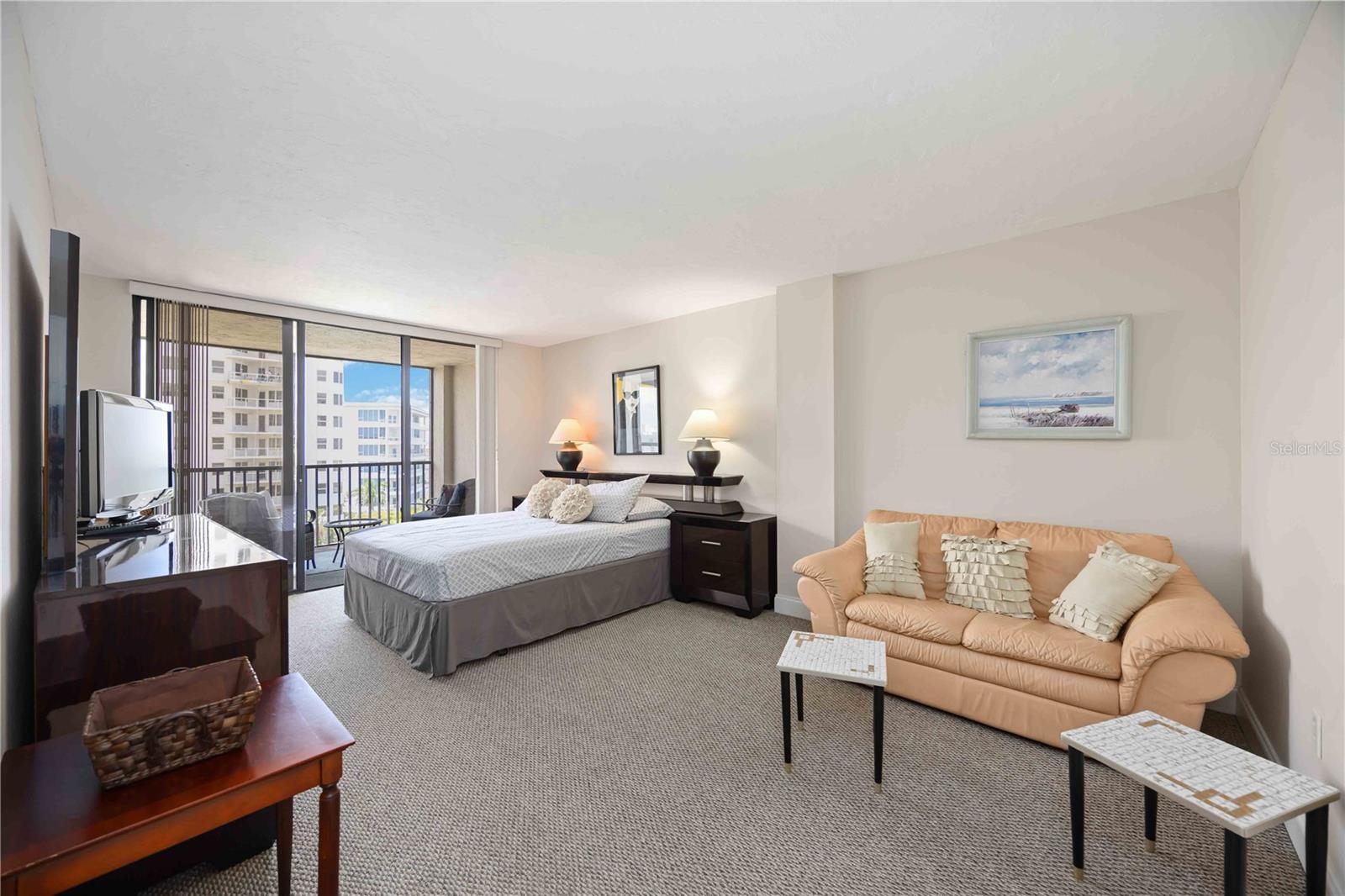 SUNSET TOWER - Residential