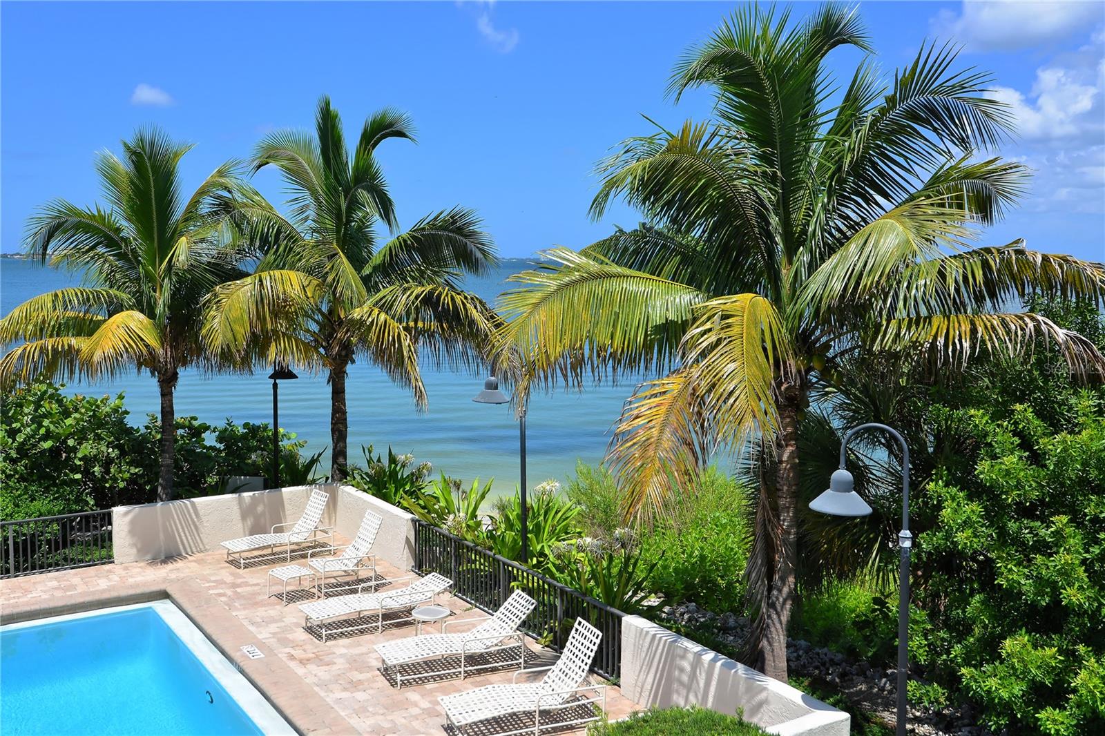 SUNSET TOWER - Residential