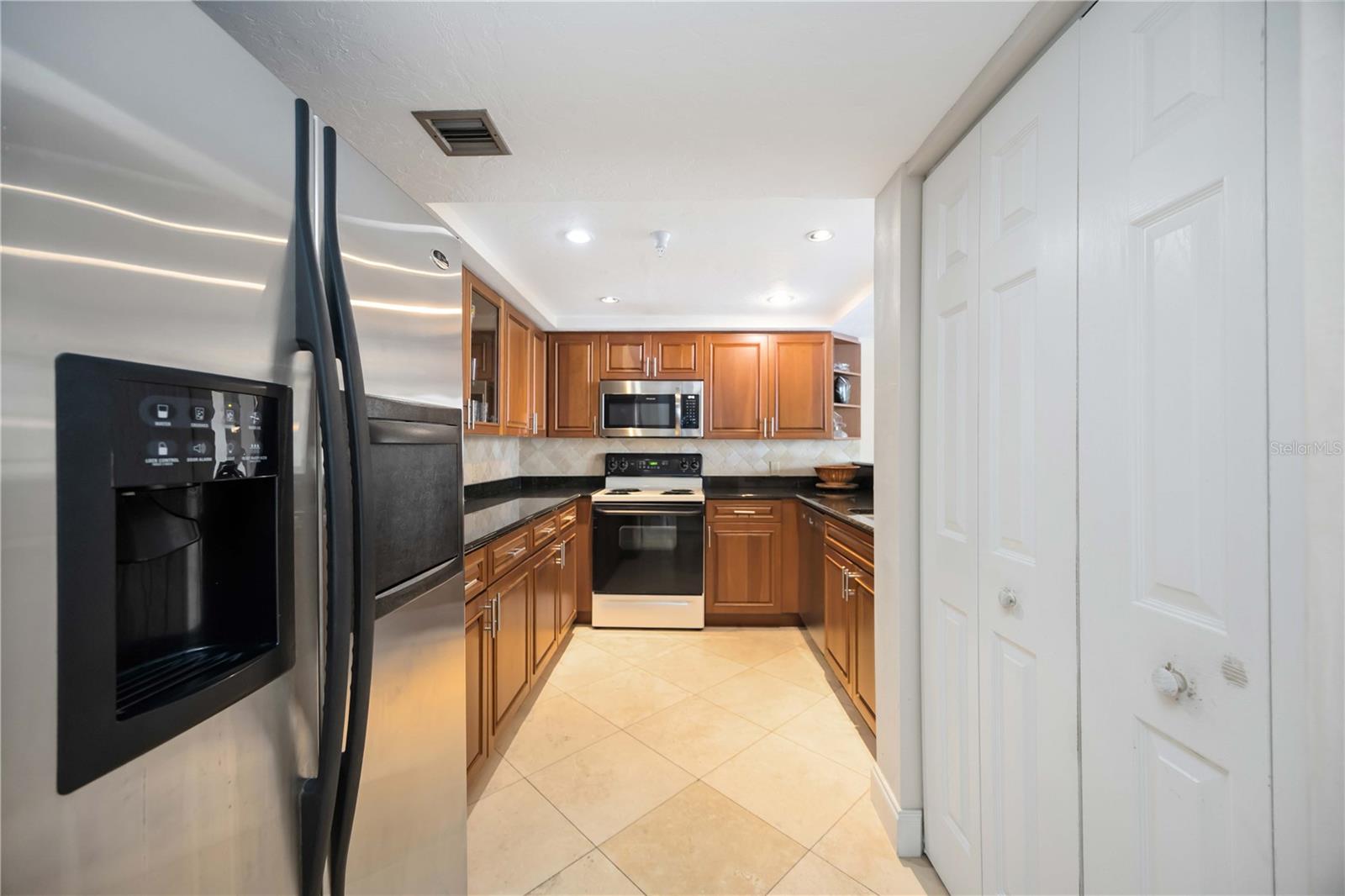 SUNSET TOWER - Residential