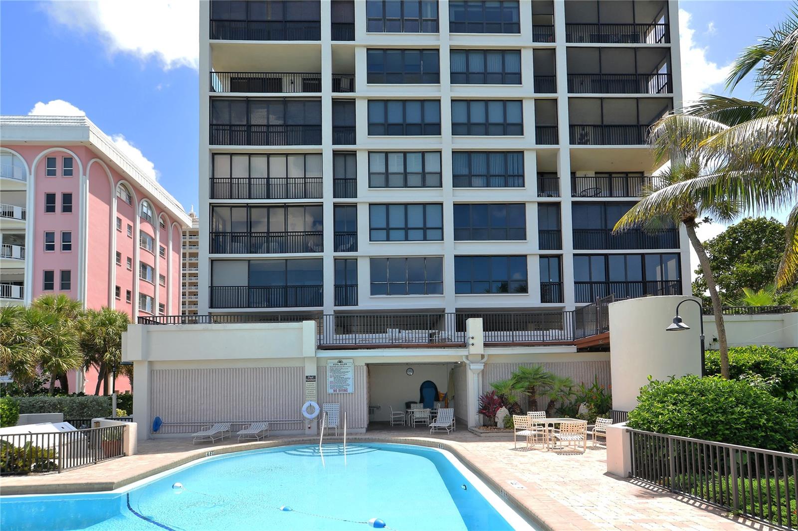 SUNSET TOWER - Residential