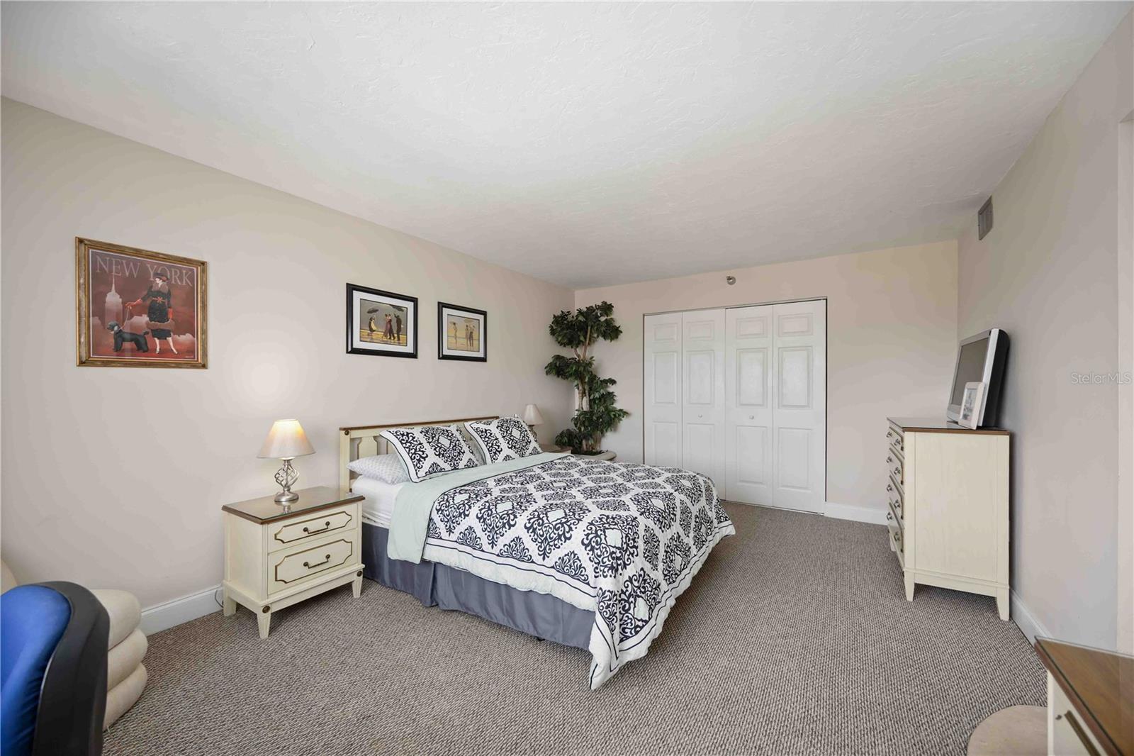 SUNSET TOWER - Residential