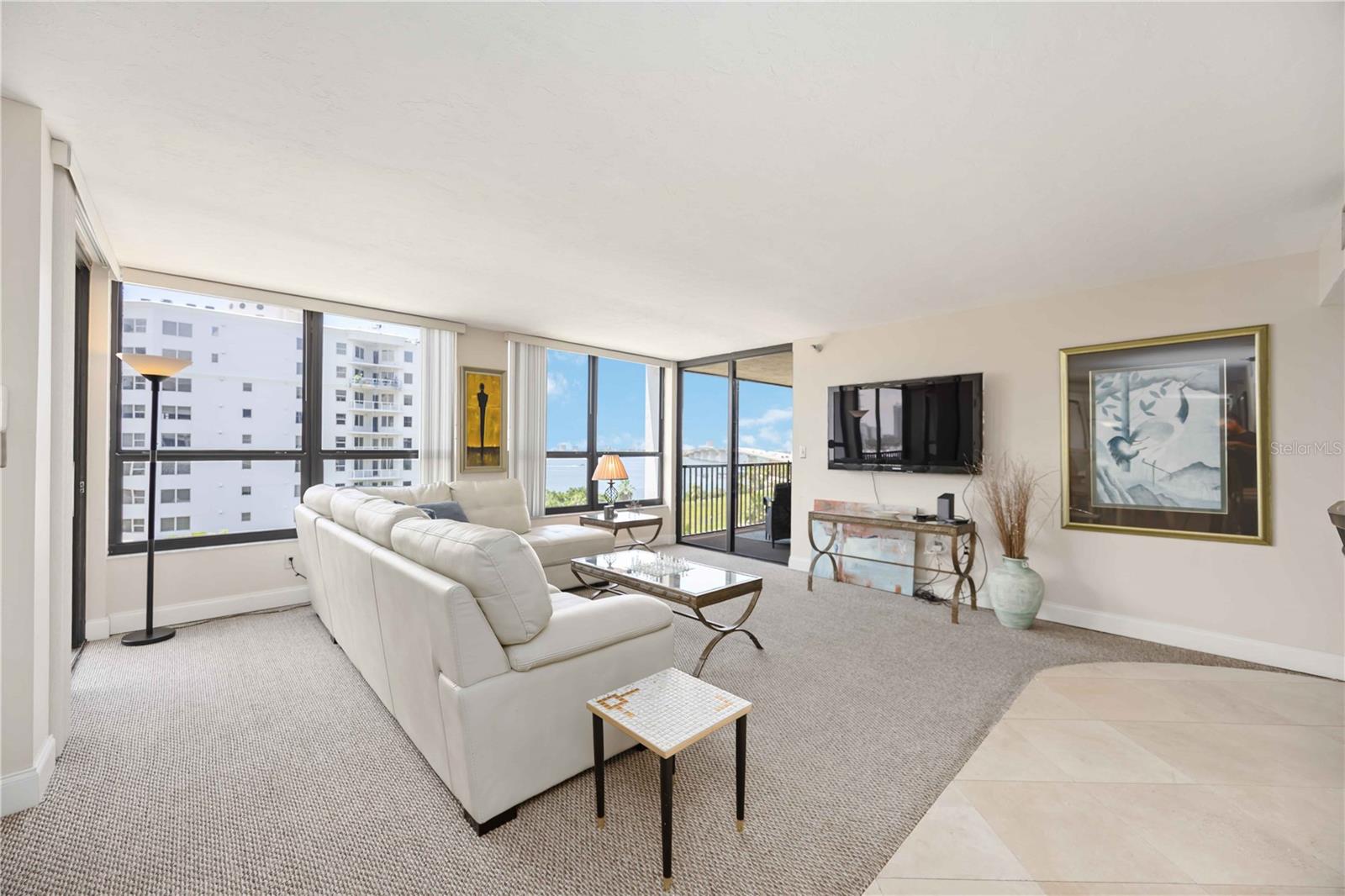 SUNSET TOWER - Residential