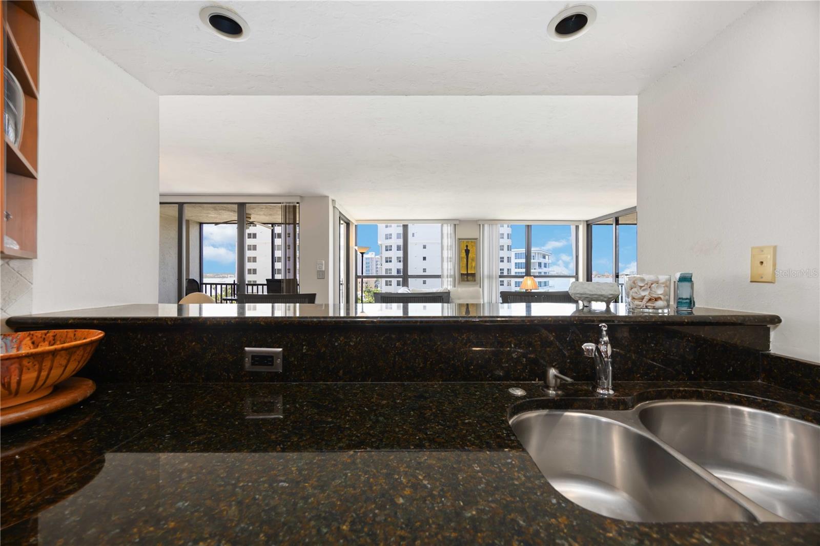 SUNSET TOWER - Residential