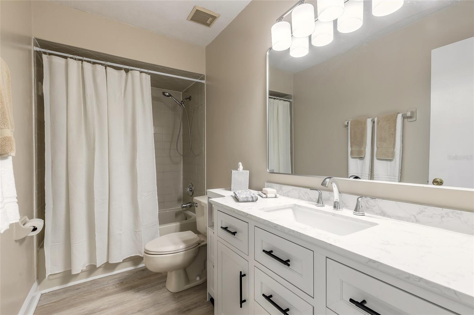 LAKES PINE RUN CONDO PH 01 02 - Residential