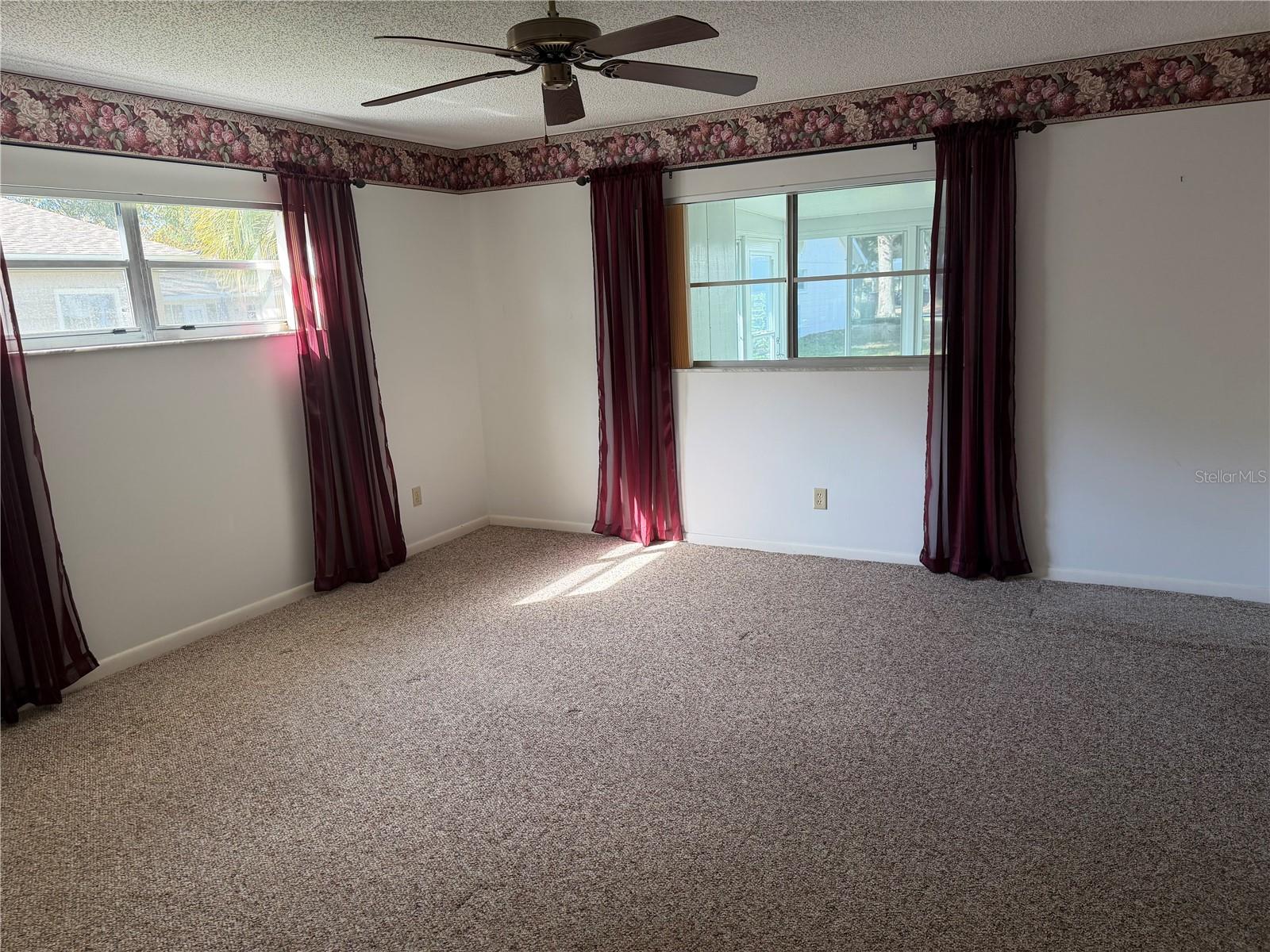 CIRCLE SQUARE WOODS - Residential