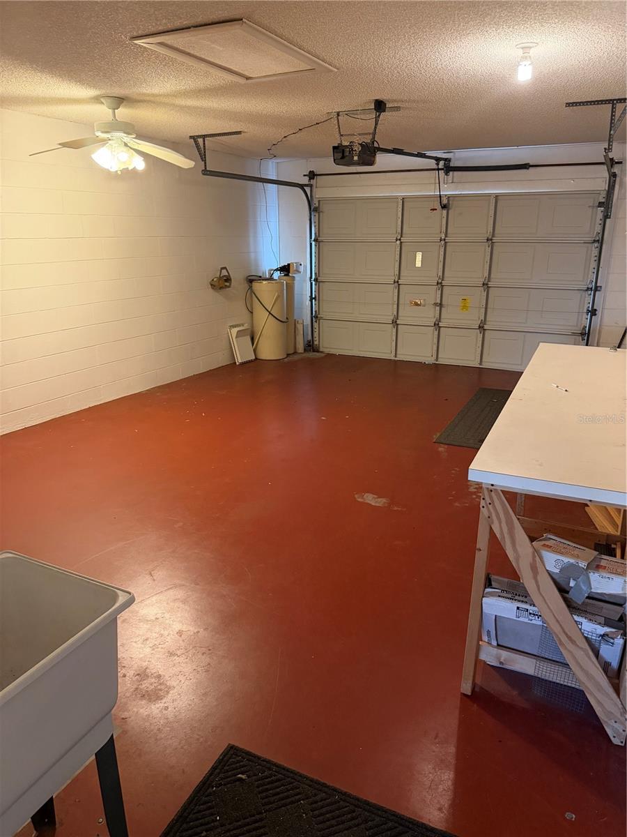 CIRCLE SQUARE WOODS - Residential