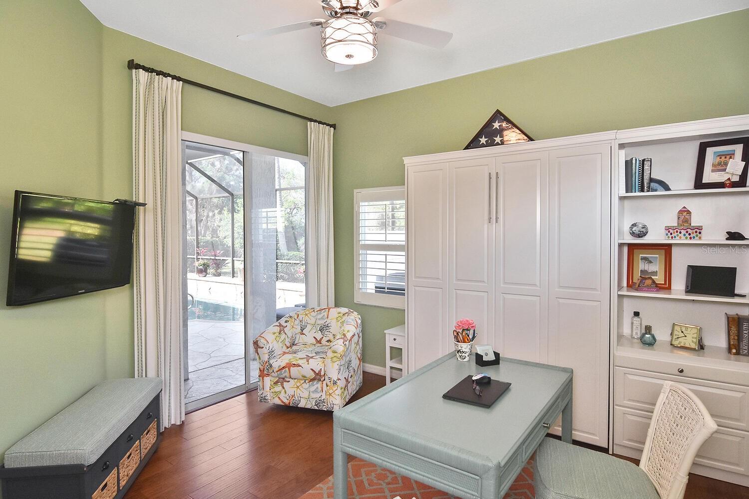 PELICAN POINTE GOLF & COUNTRY CLUB - Residential