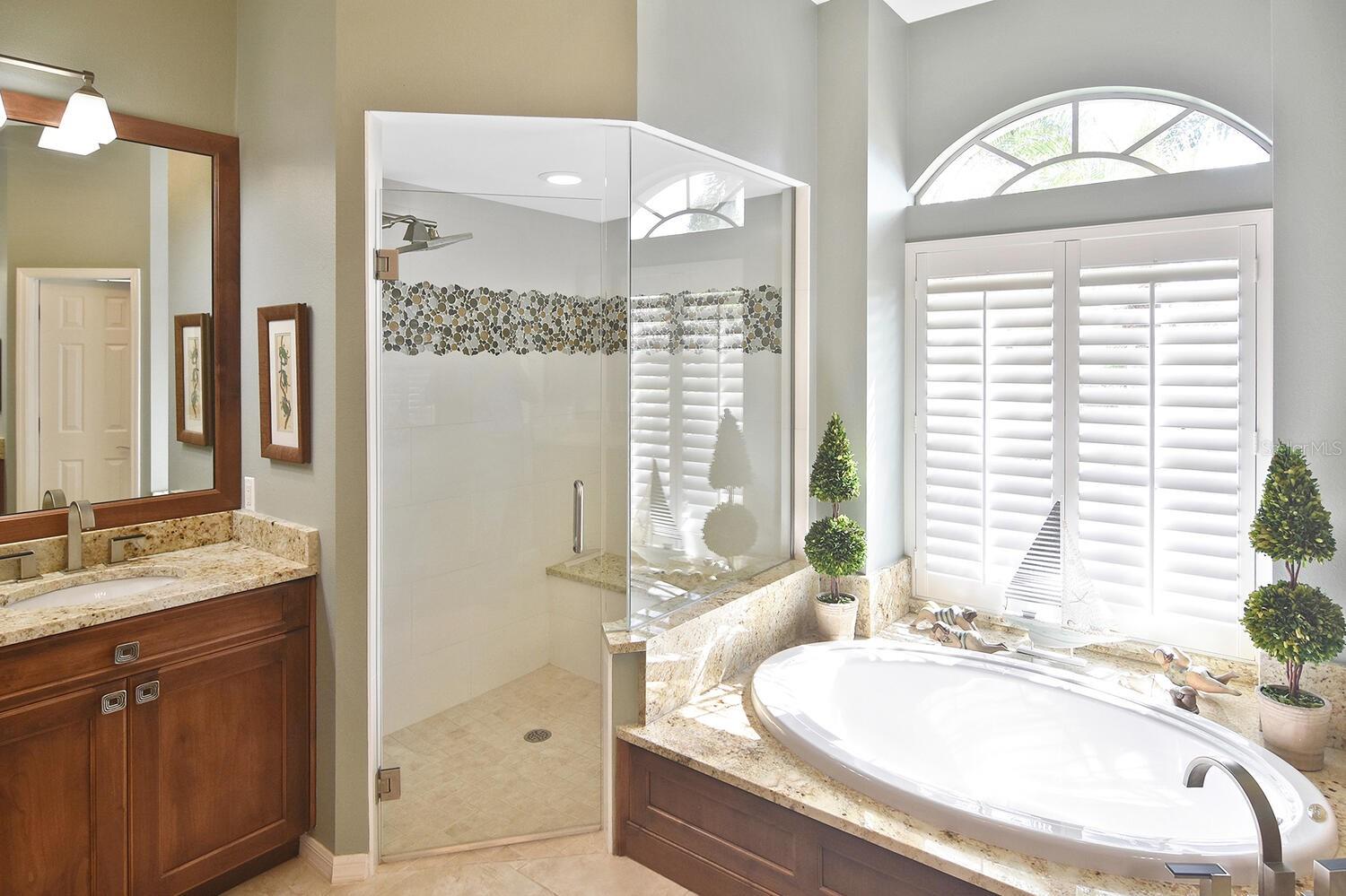 PELICAN POINTE GOLF & COUNTRY CLUB - Residential