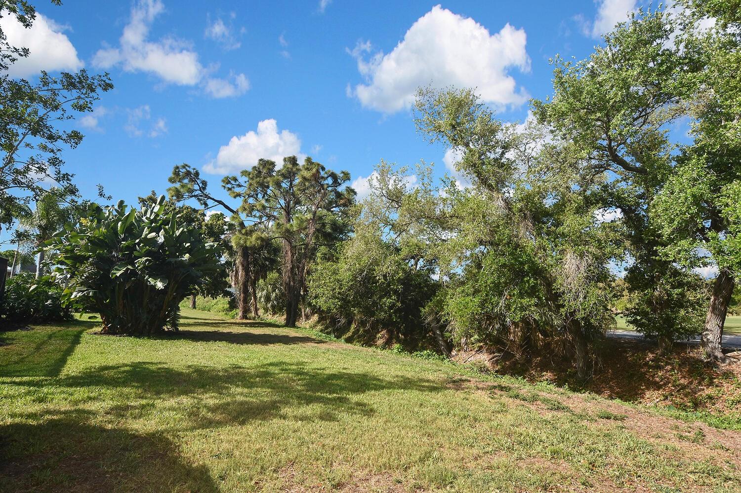 PELICAN POINTE GOLF & COUNTRY CLUB - Residential