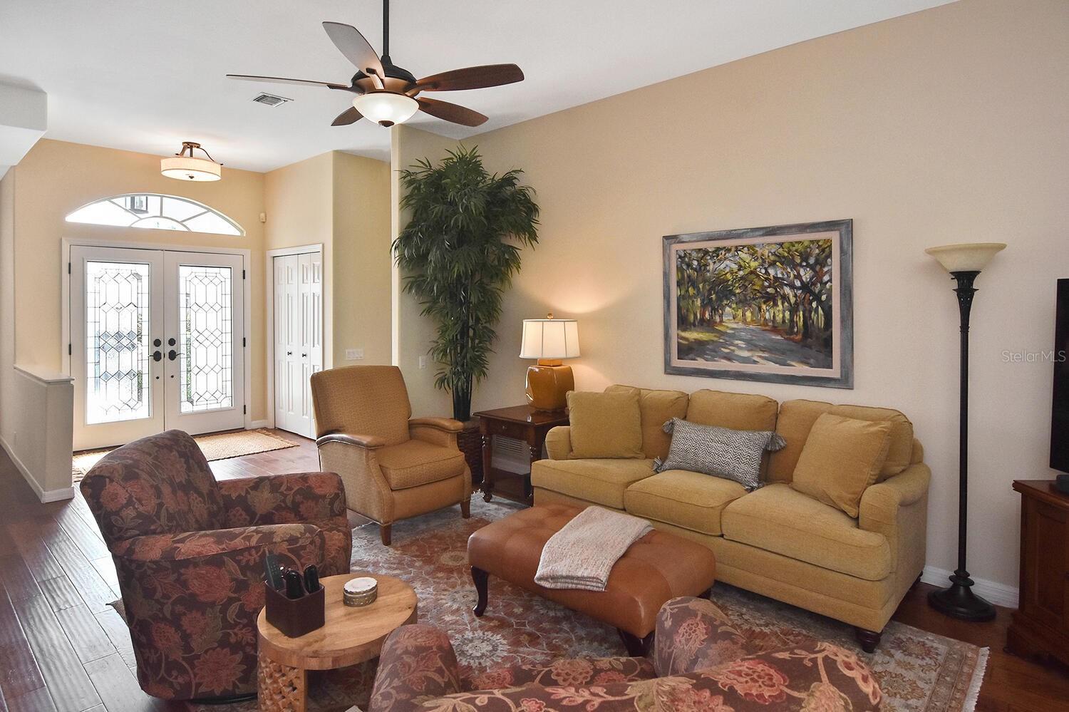 PELICAN POINTE GOLF & COUNTRY CLUB - Residential