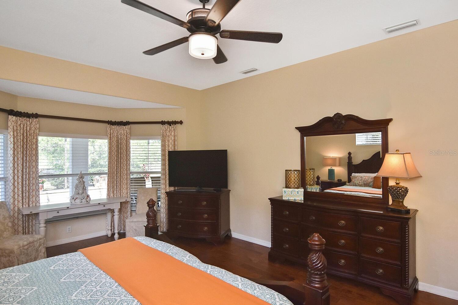 PELICAN POINTE GOLF & COUNTRY CLUB - Residential