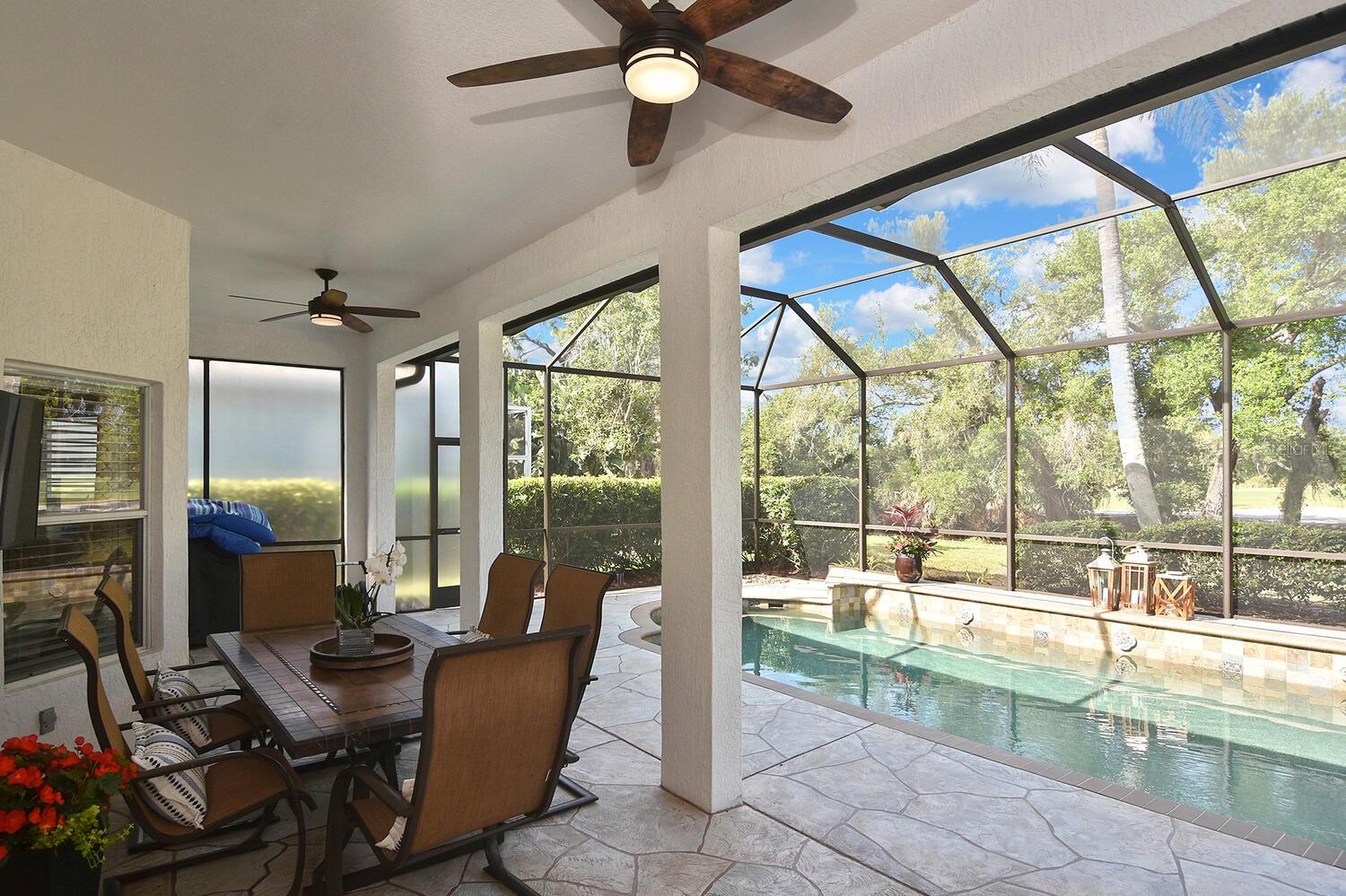 PELICAN POINTE GOLF & COUNTRY CLUB - Residential