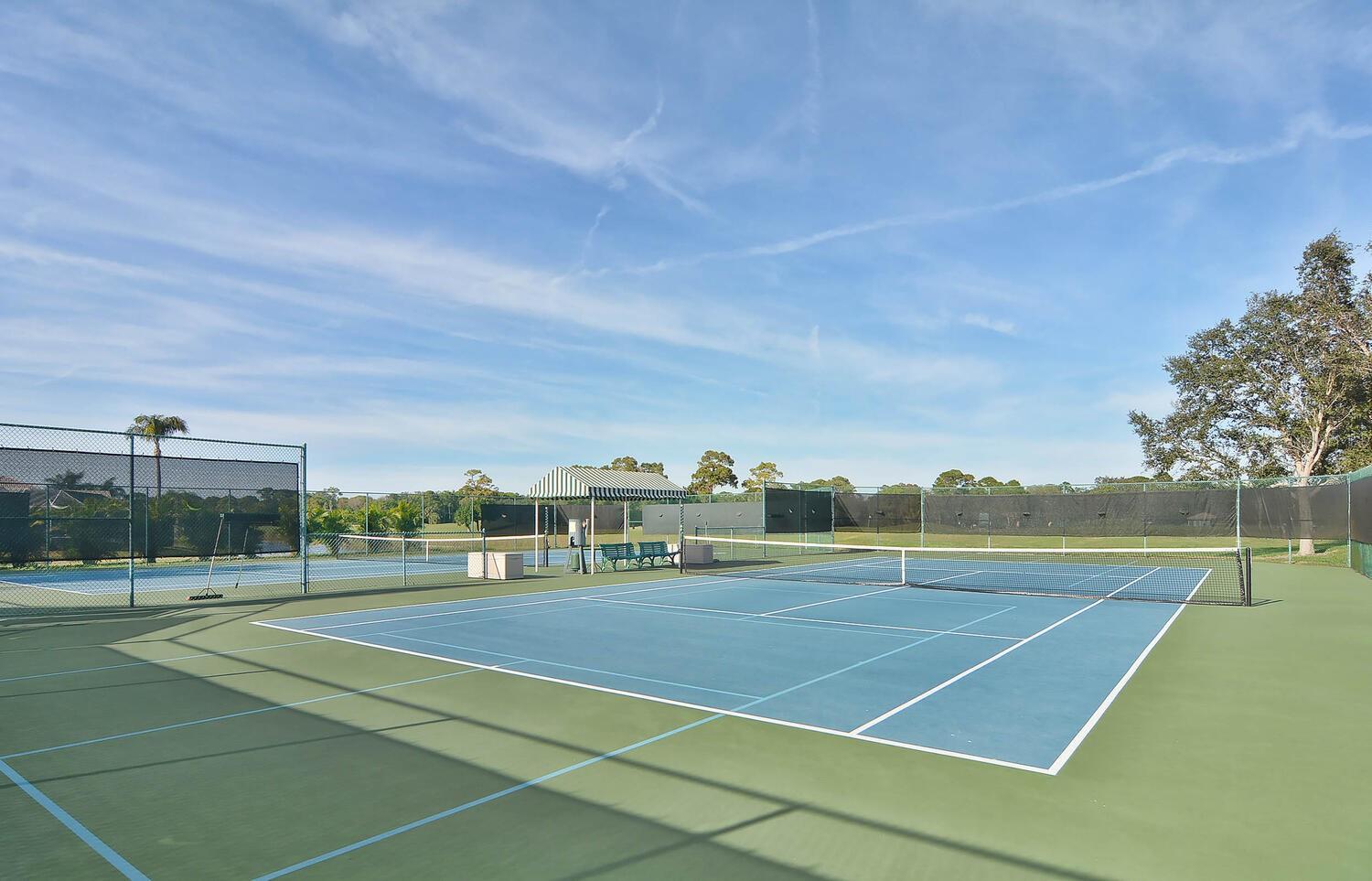 PELICAN POINTE GOLF & COUNTRY CLUB - Residential