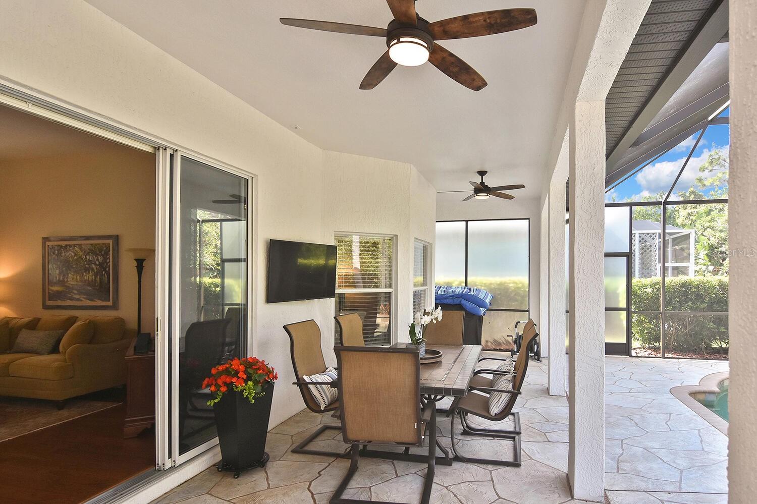 PELICAN POINTE GOLF & COUNTRY CLUB - Residential