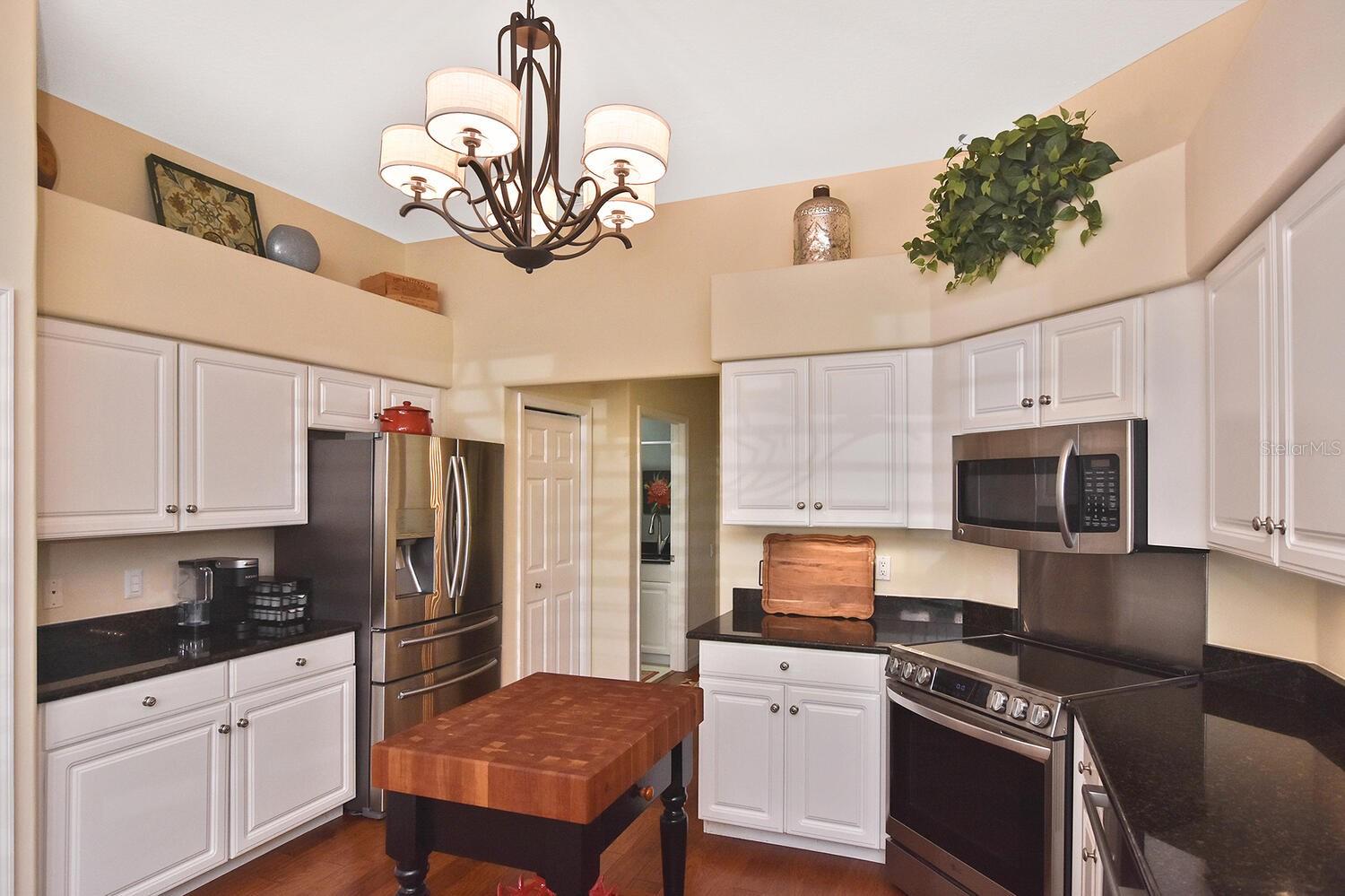 PELICAN POINTE GOLF & COUNTRY CLUB - Residential