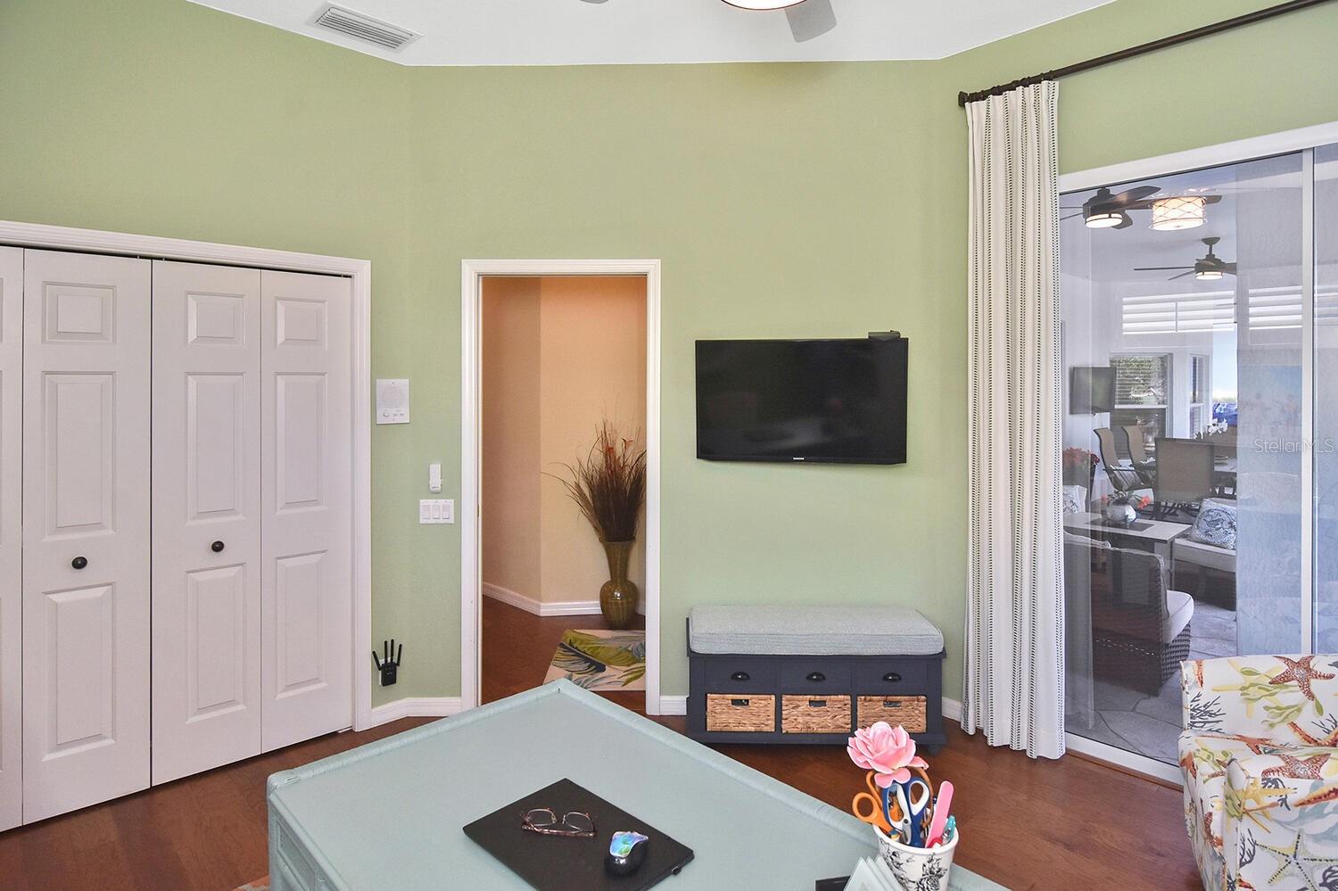 PELICAN POINTE GOLF & COUNTRY CLUB - Residential