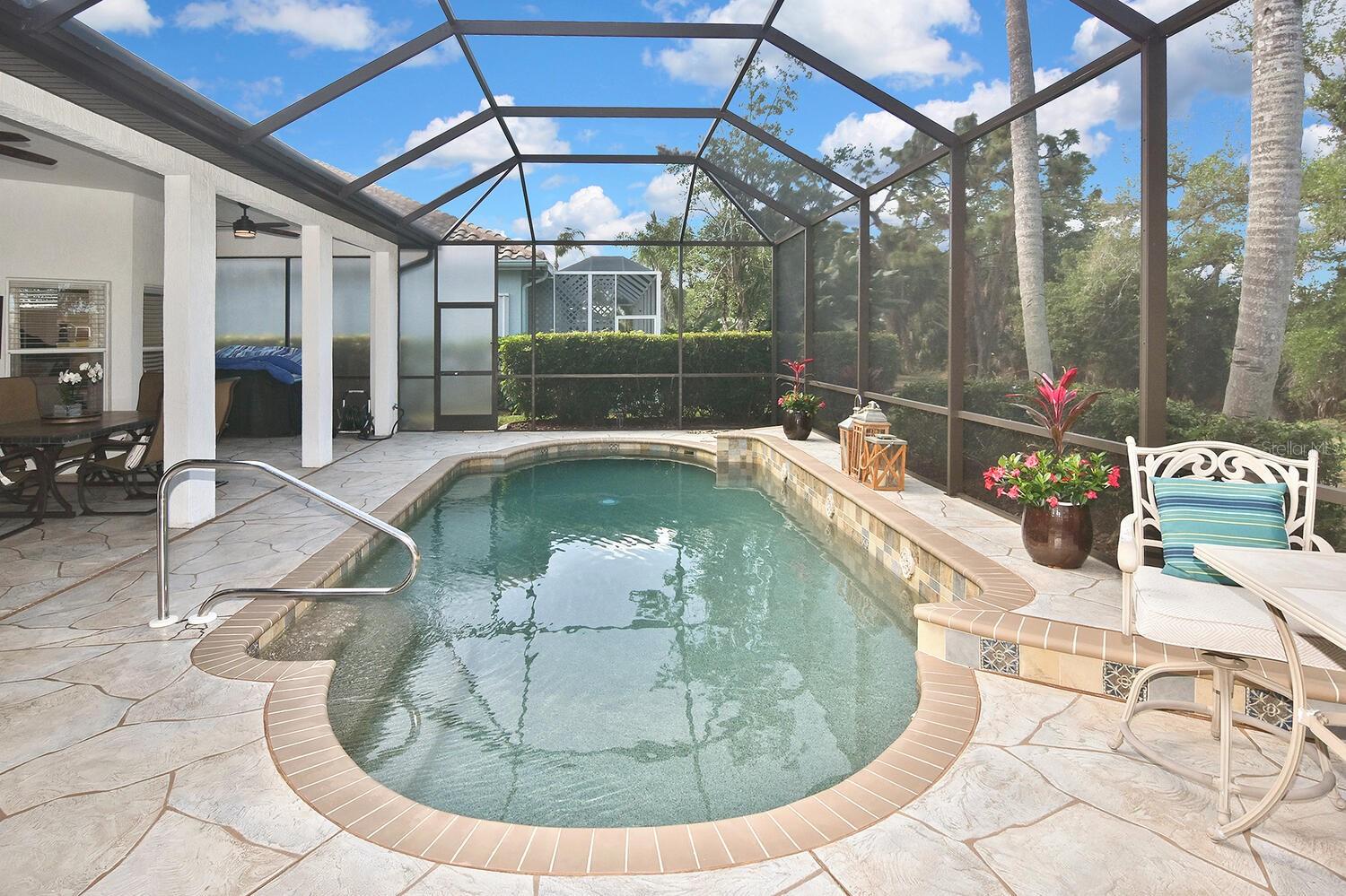 PELICAN POINTE GOLF & COUNTRY CLUB - Residential