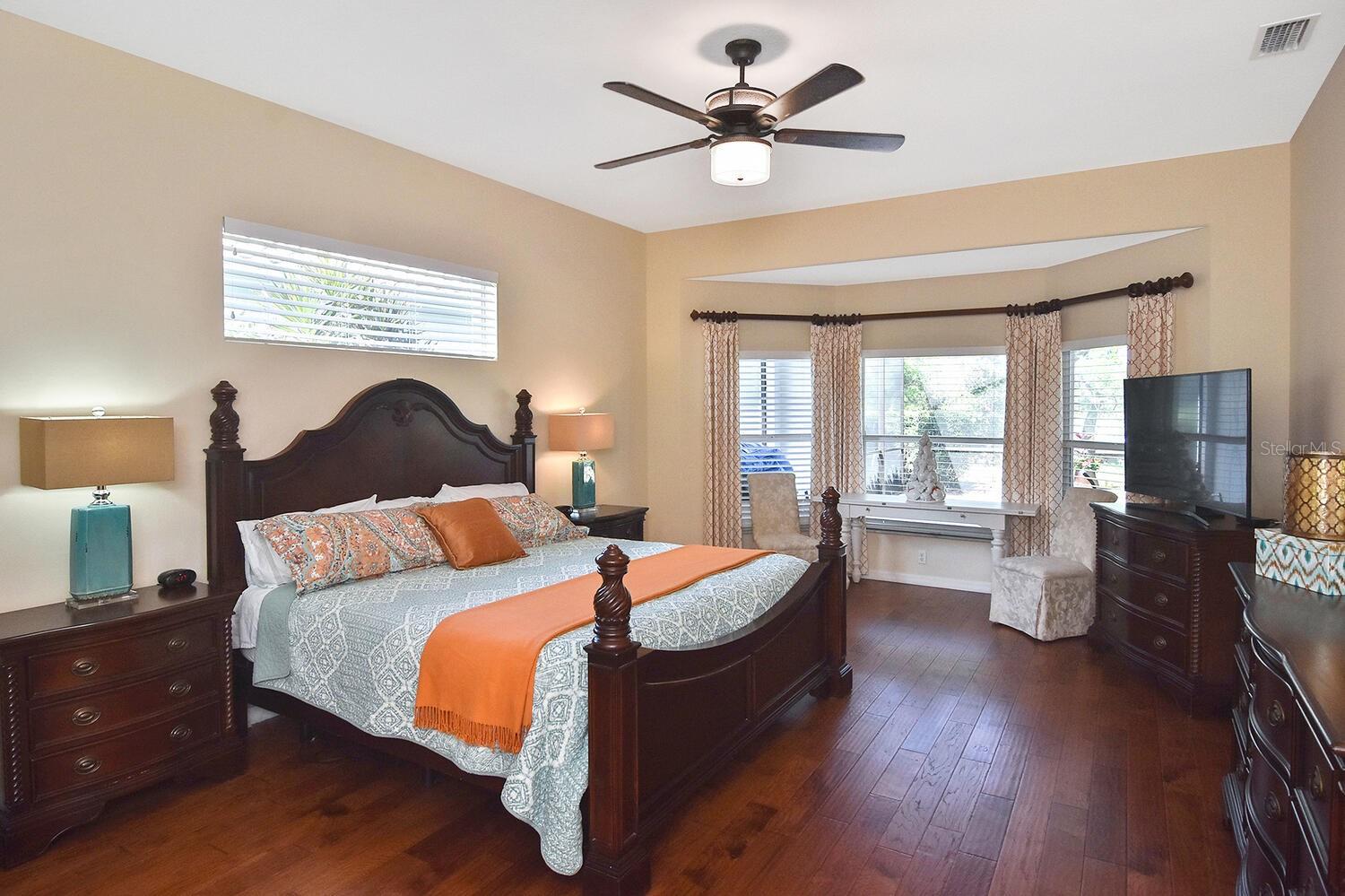 PELICAN POINTE GOLF & COUNTRY CLUB - Residential