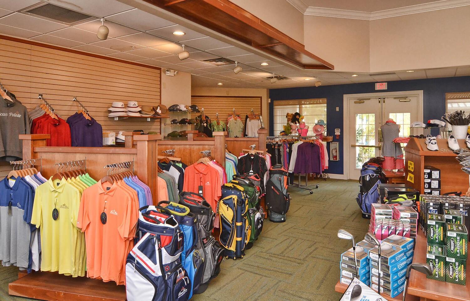 PELICAN POINTE GOLF & COUNTRY CLUB - Residential