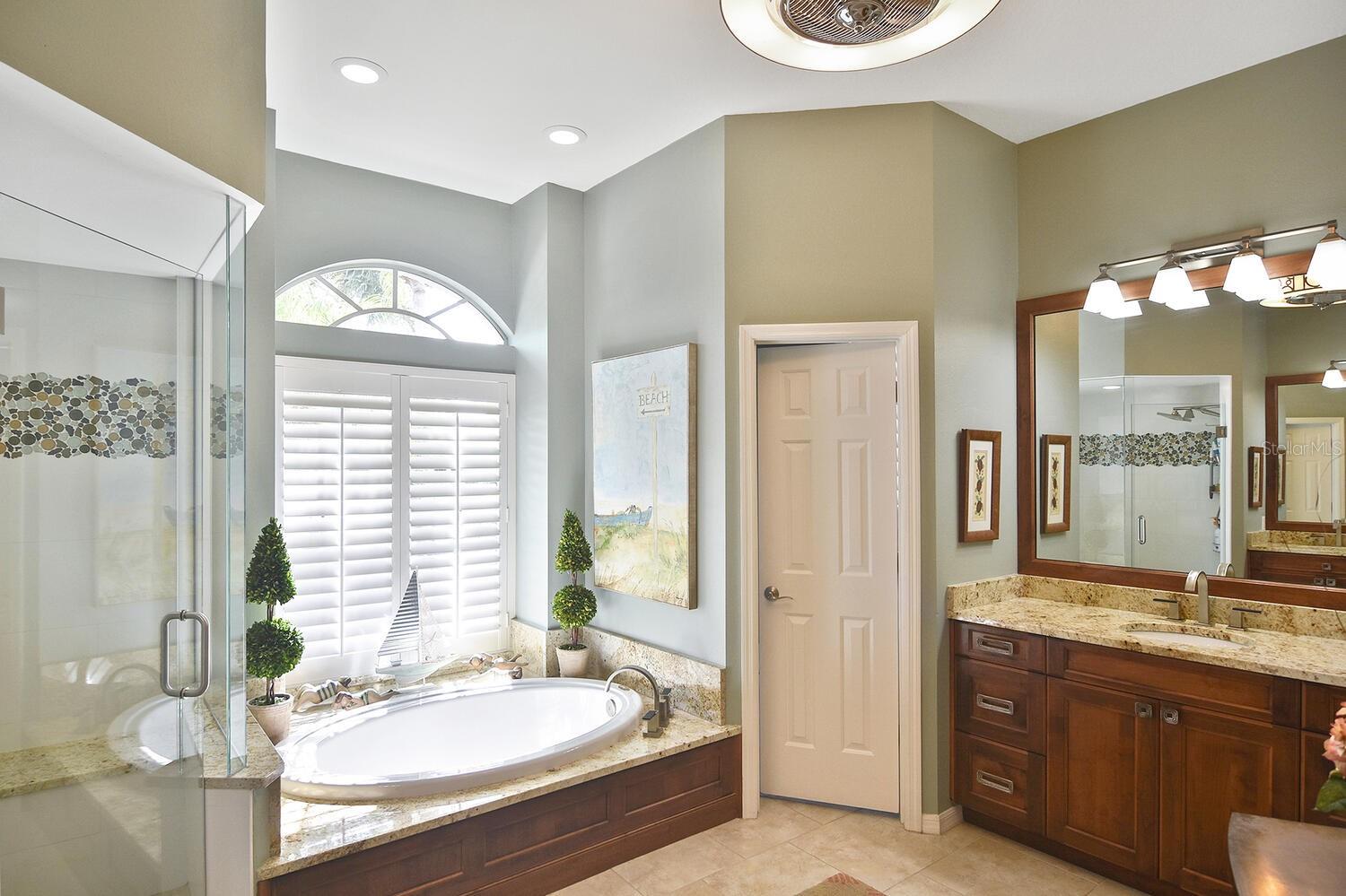 PELICAN POINTE GOLF & COUNTRY CLUB - Residential