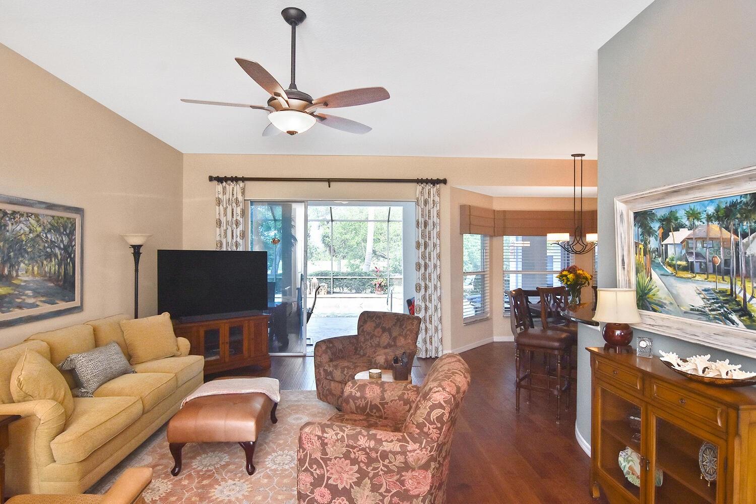 PELICAN POINTE GOLF & COUNTRY CLUB - Residential