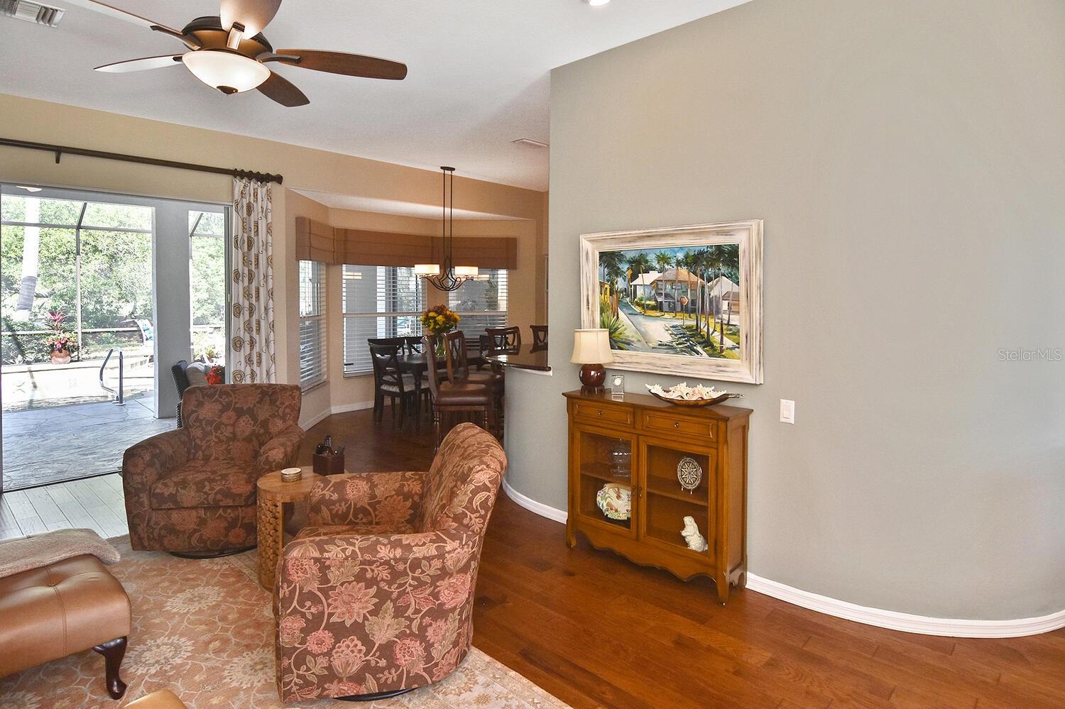 PELICAN POINTE GOLF & COUNTRY CLUB - Residential