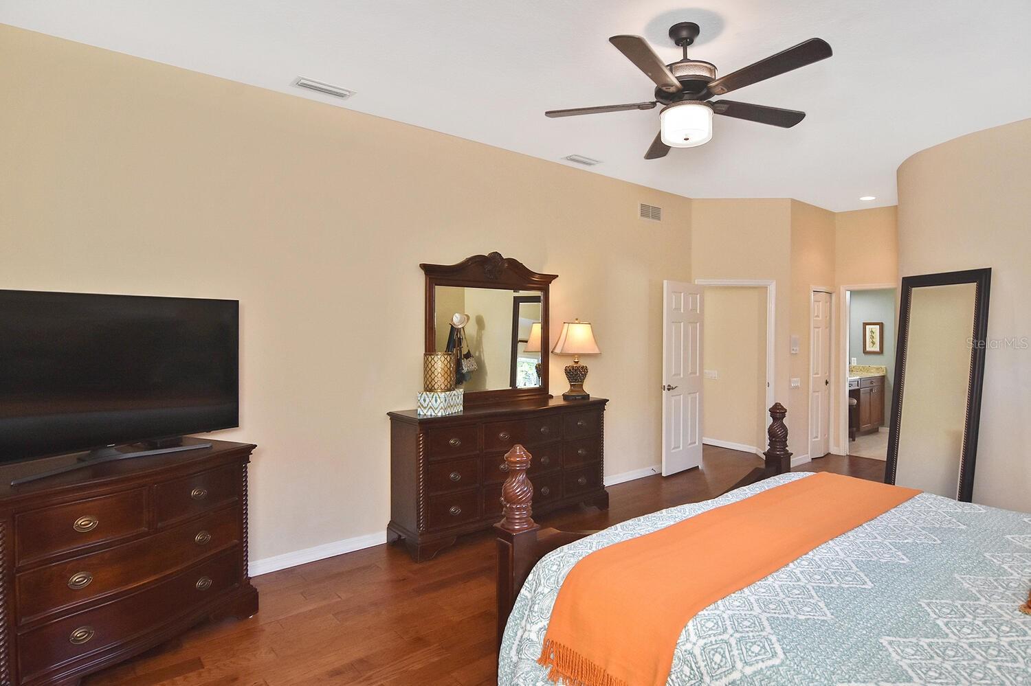 PELICAN POINTE GOLF & COUNTRY CLUB - Residential