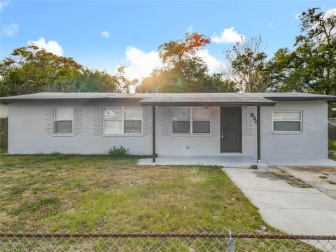 Photo of 820 Berkshire Road, Daytona Beach, FL 32117 (MLS # V4946017)