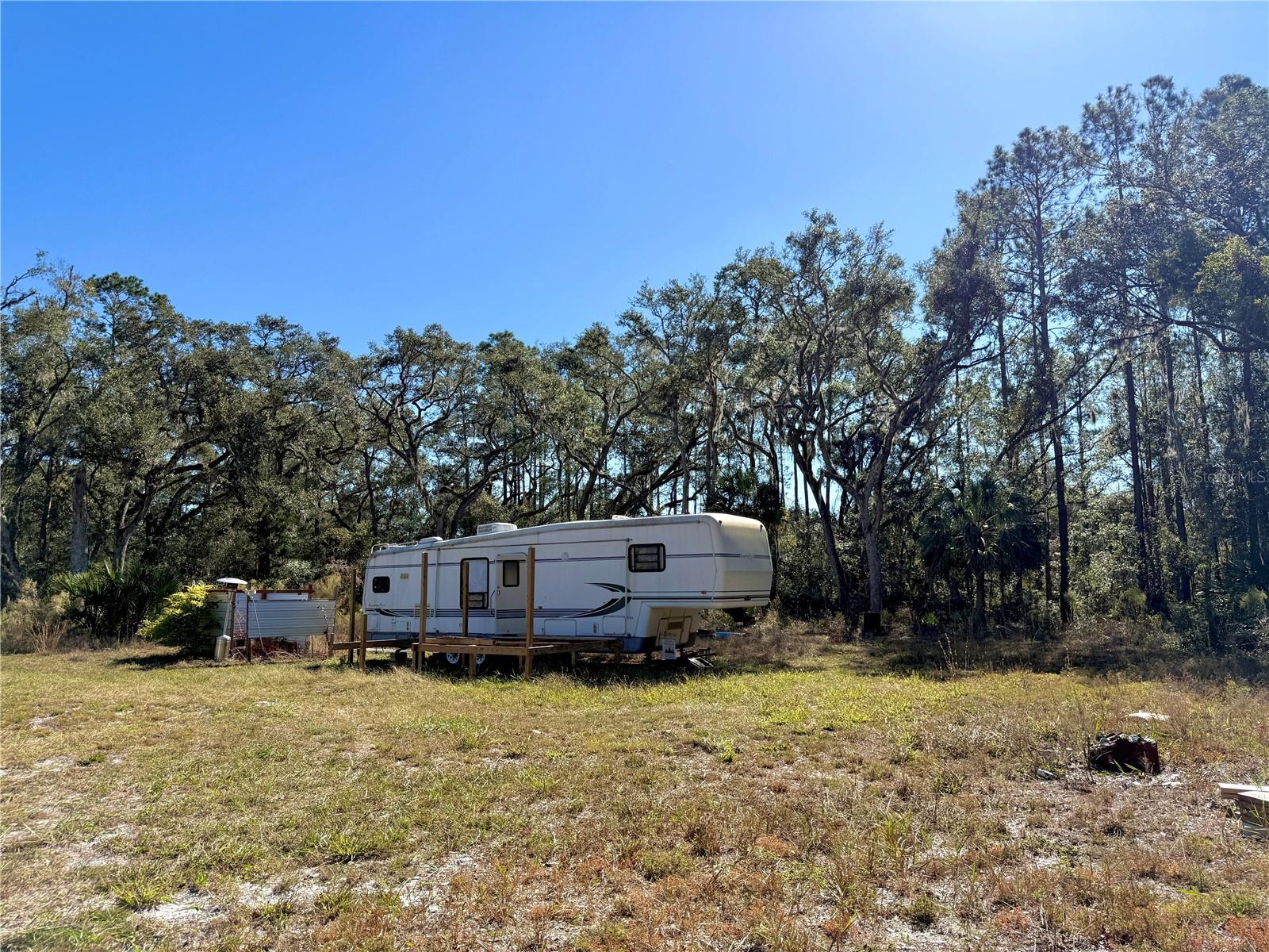 A & A ESTATES - Land