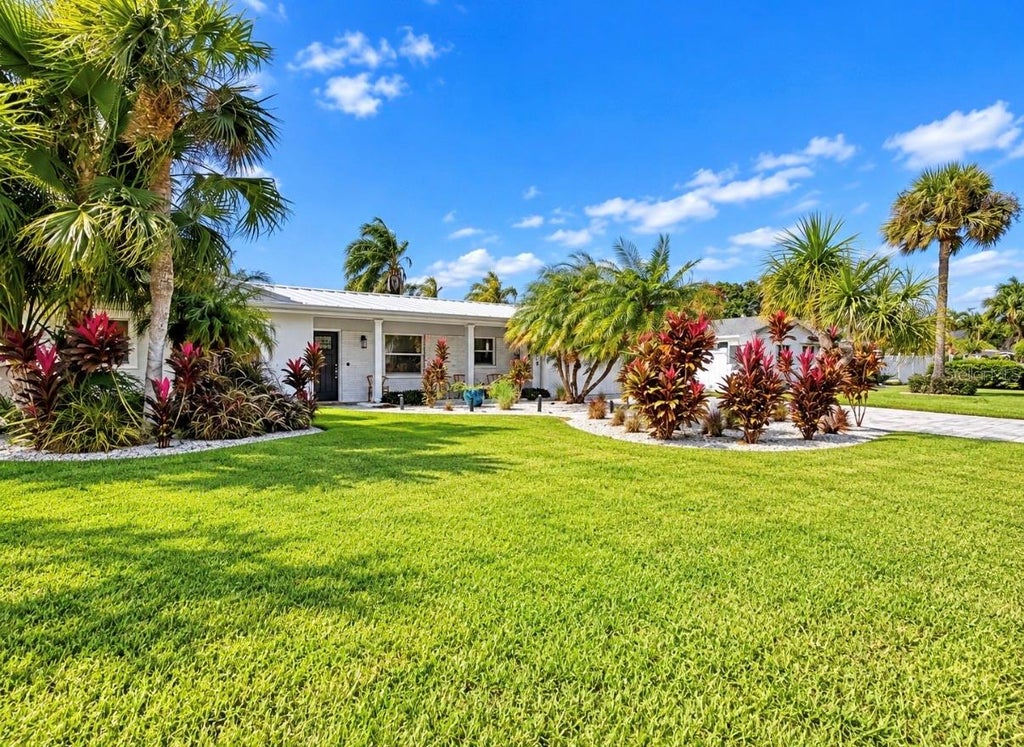 Photo of 3928 E Eden Roc Circle, Tampa, FL 33634 (MLS # TB8560054)