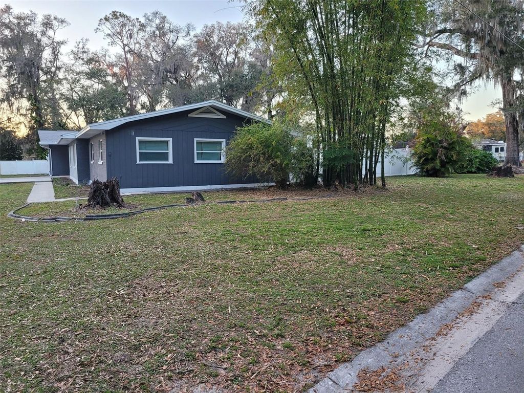 Photo of 4002 Thonotosassa Road, Plant City, FL 33565 (MLS # O6363478)