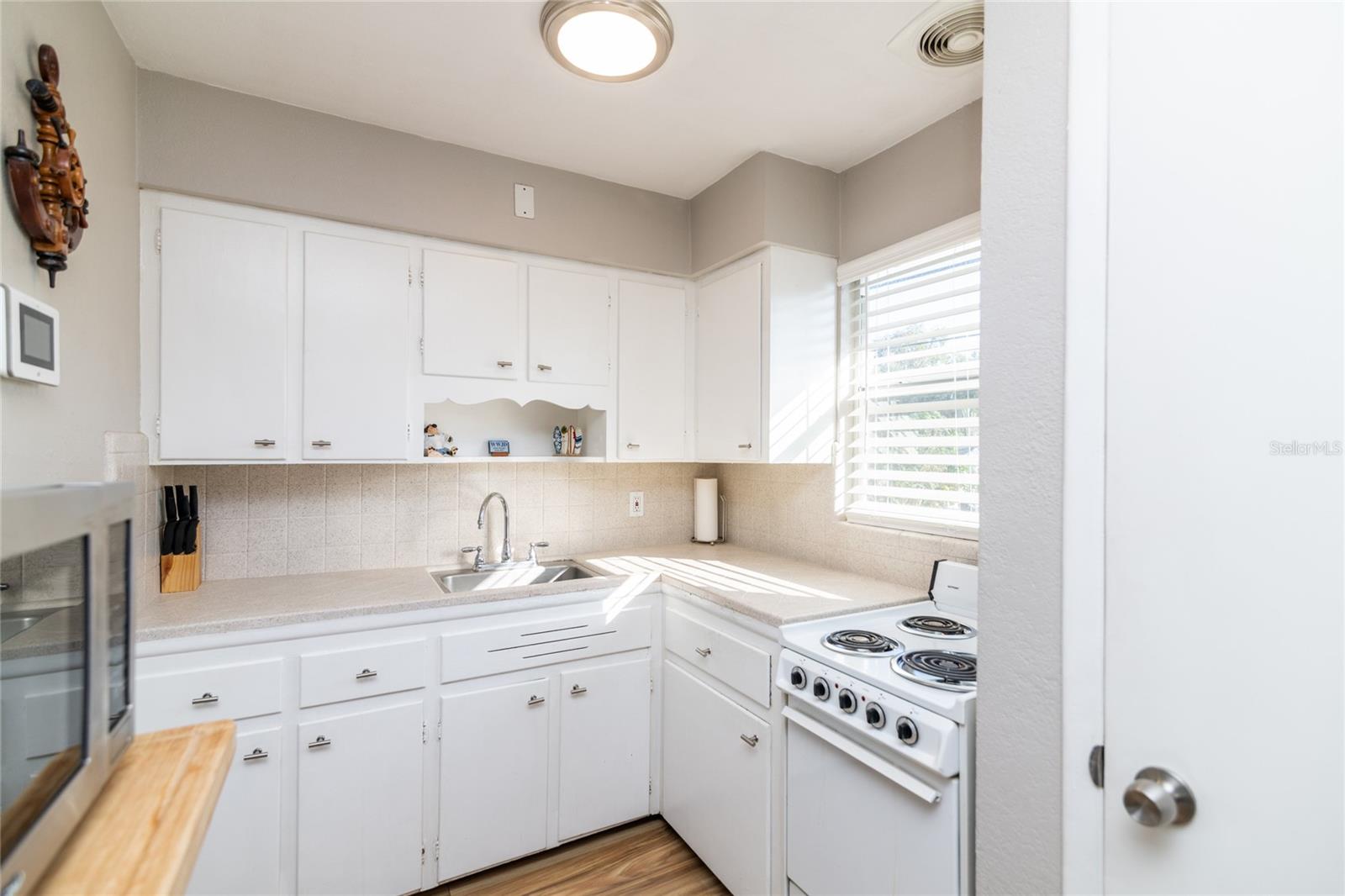 CRESTMONT - Residential Lease