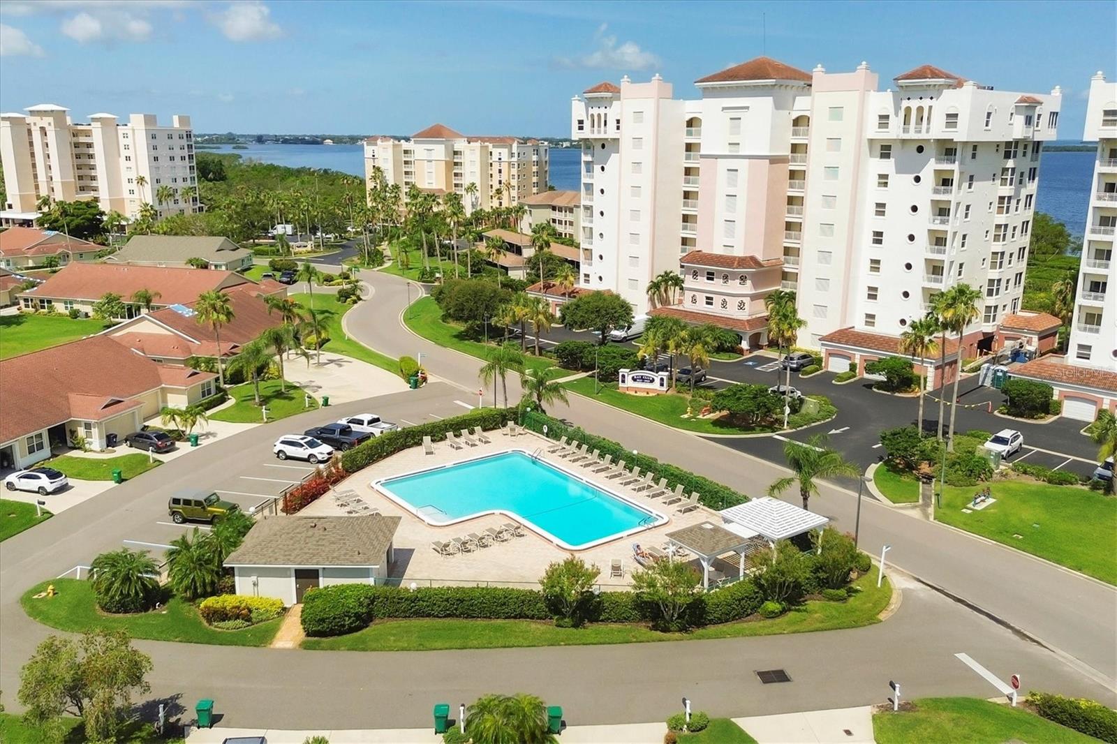 BAY CLUB PH II - Residential